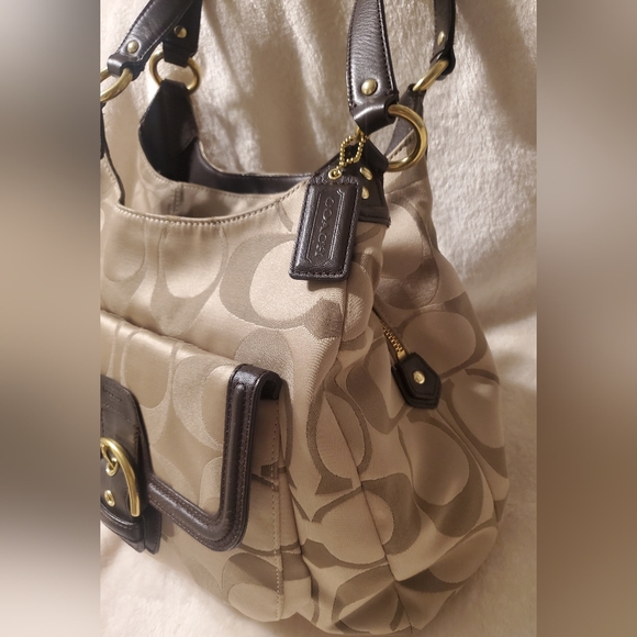 Coach Signature Bag - Picture 3 of 9